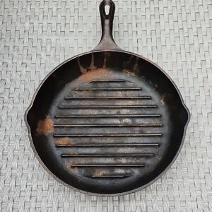 Vintage 11" Lodge 9TB Durable Cast Iron Grill Pan Dual Spouts Made In USA  Black